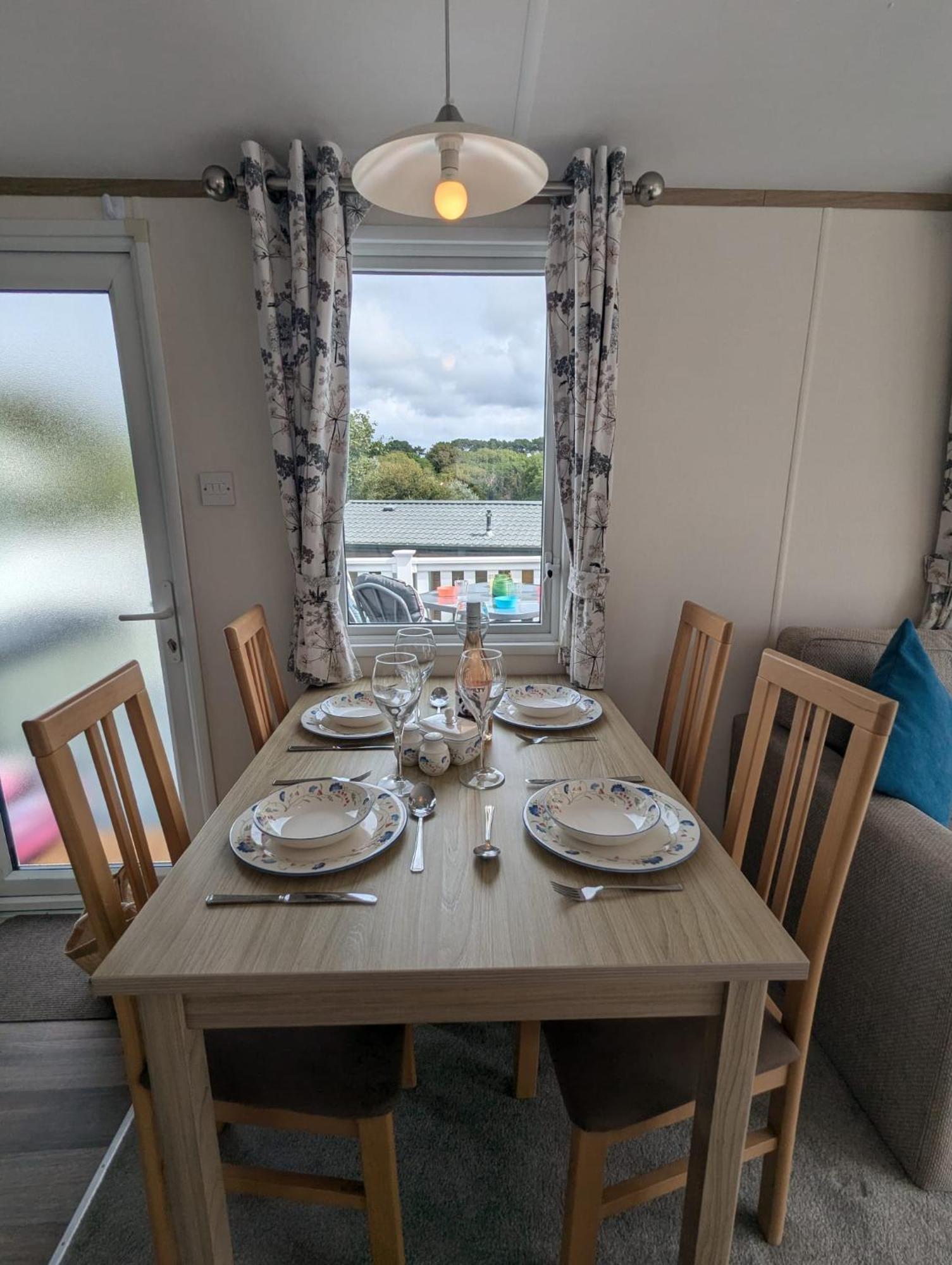 Lovely Bright And Airy Caravan On The 5 Star Shorefield Country Park Entertainment Passes Included มิลฟอร์ดออนซี ภายนอก รูปภาพ
