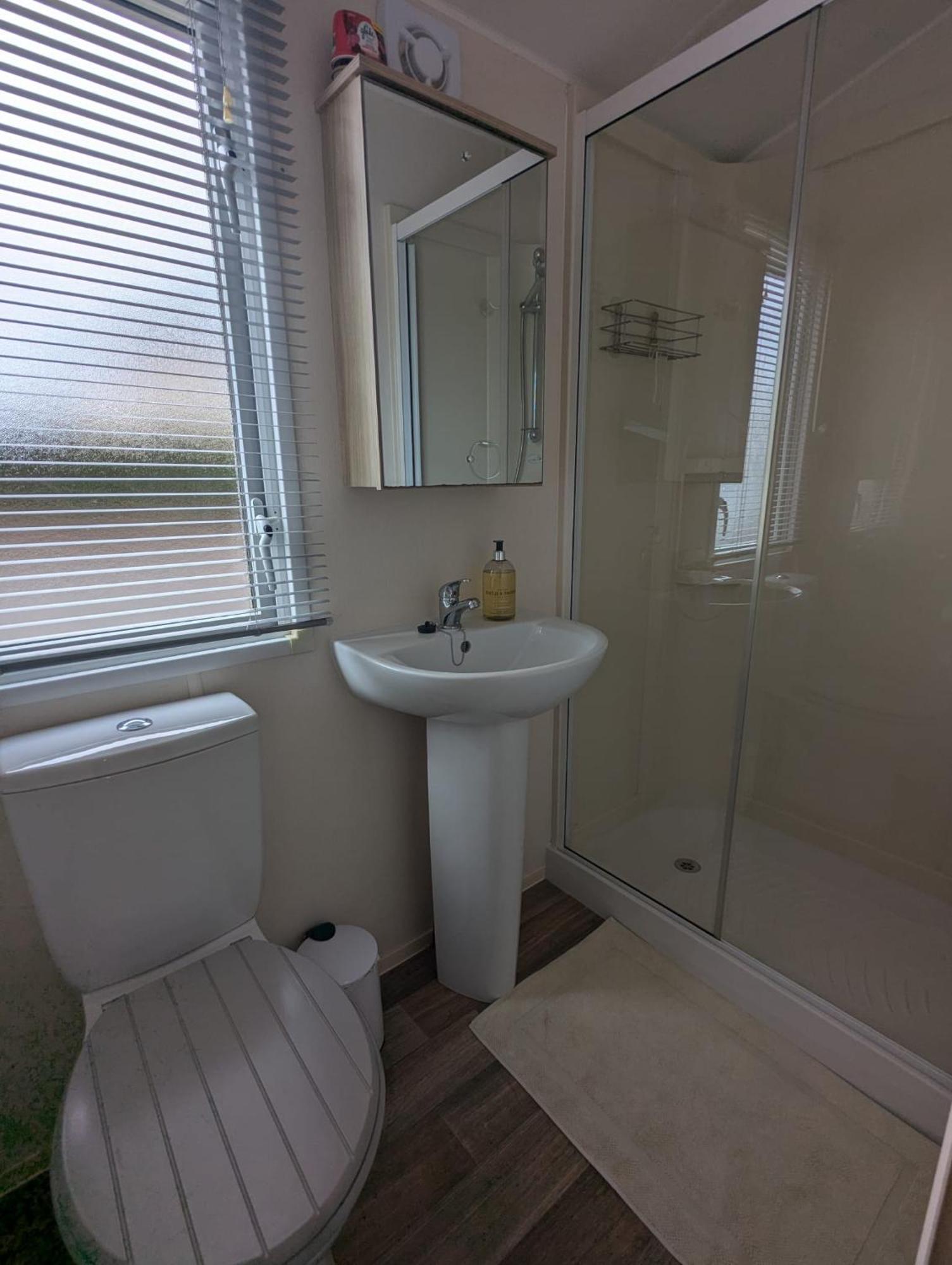 Lovely Bright And Airy Caravan On The 5 Star Shorefield Country Park Entertainment Passes Included มิลฟอร์ดออนซี ภายนอก รูปภาพ