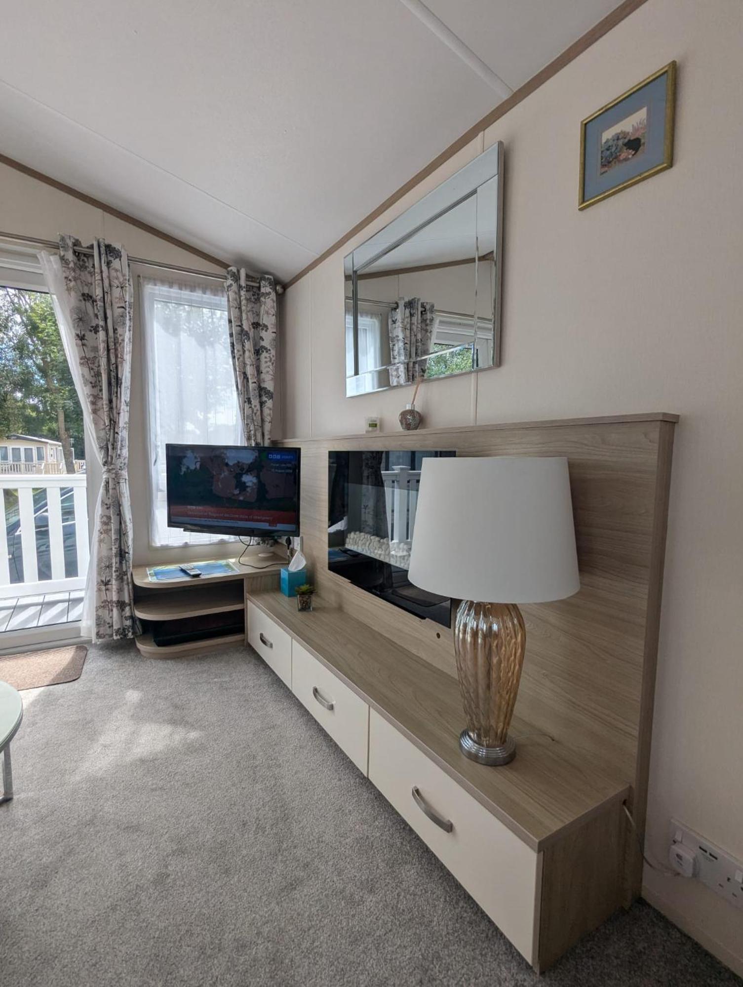 Lovely Bright And Airy Caravan On The 5 Star Shorefield Country Park Entertainment Passes Included มิลฟอร์ดออนซี ภายนอก รูปภาพ